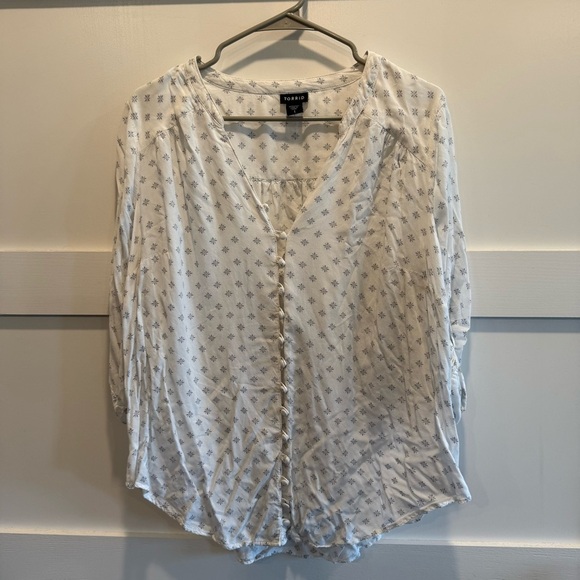 torrid Tops - Torrid White Patterned Blouse